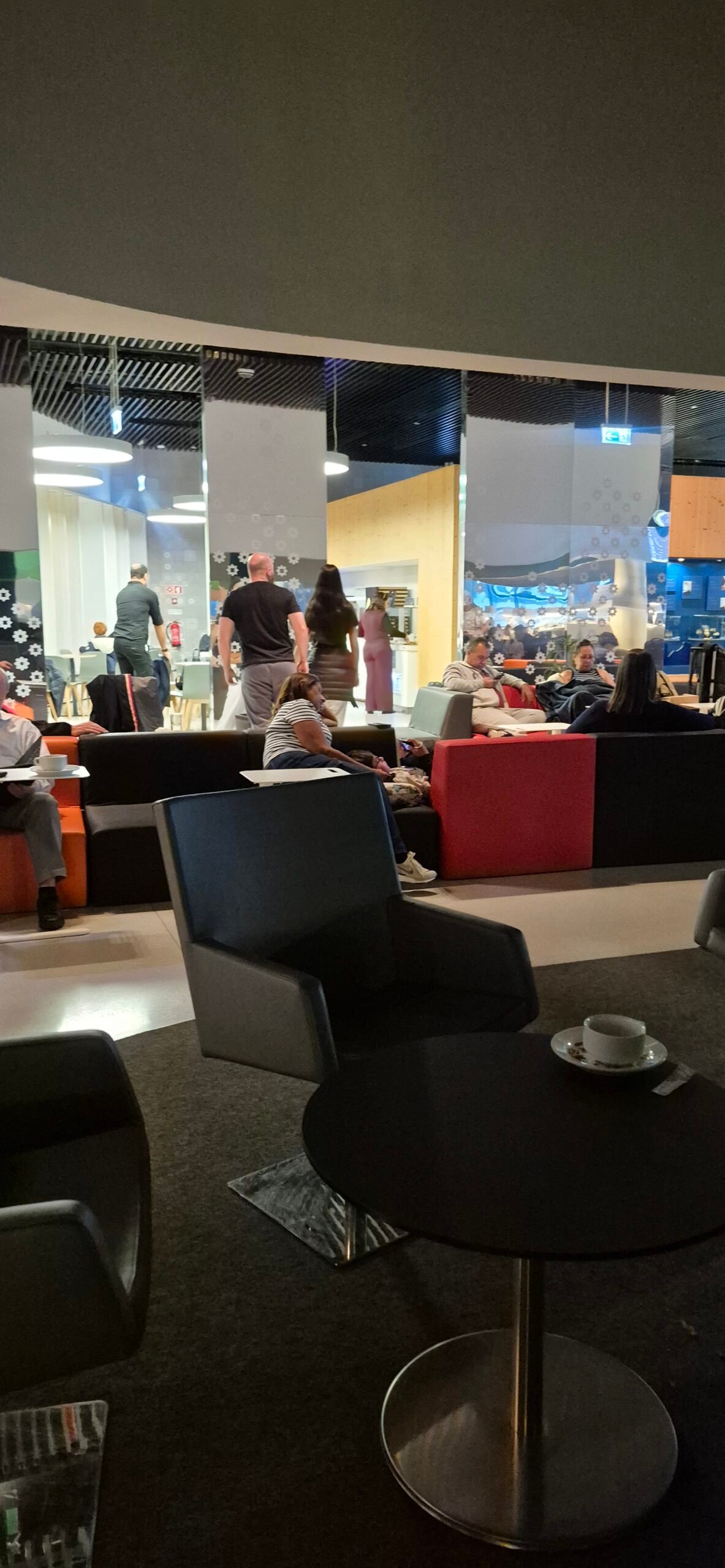 1000647449-scaled Review completo ANA Lounge Lisboa: horários, localização, quem pode acessar, Vale à pena? Destaque Milhas e Emissões SALAS VIP Viagem e Destinos