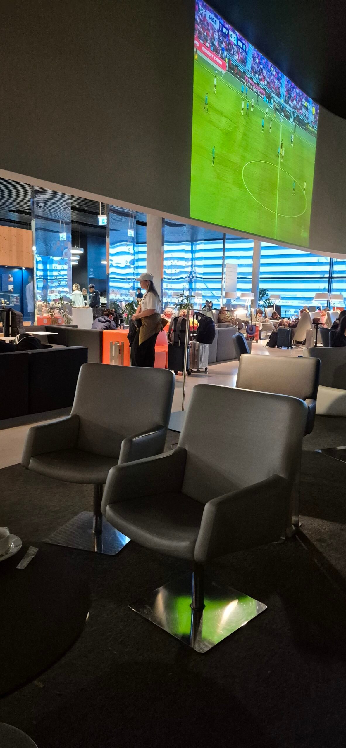 1000647450-2-scaled Review completo ANA Lounge Lisboa: horários, localização, quem pode acessar, Vale à pena? Destaque Milhas e Emissões SALAS VIP Viagem e Destinos