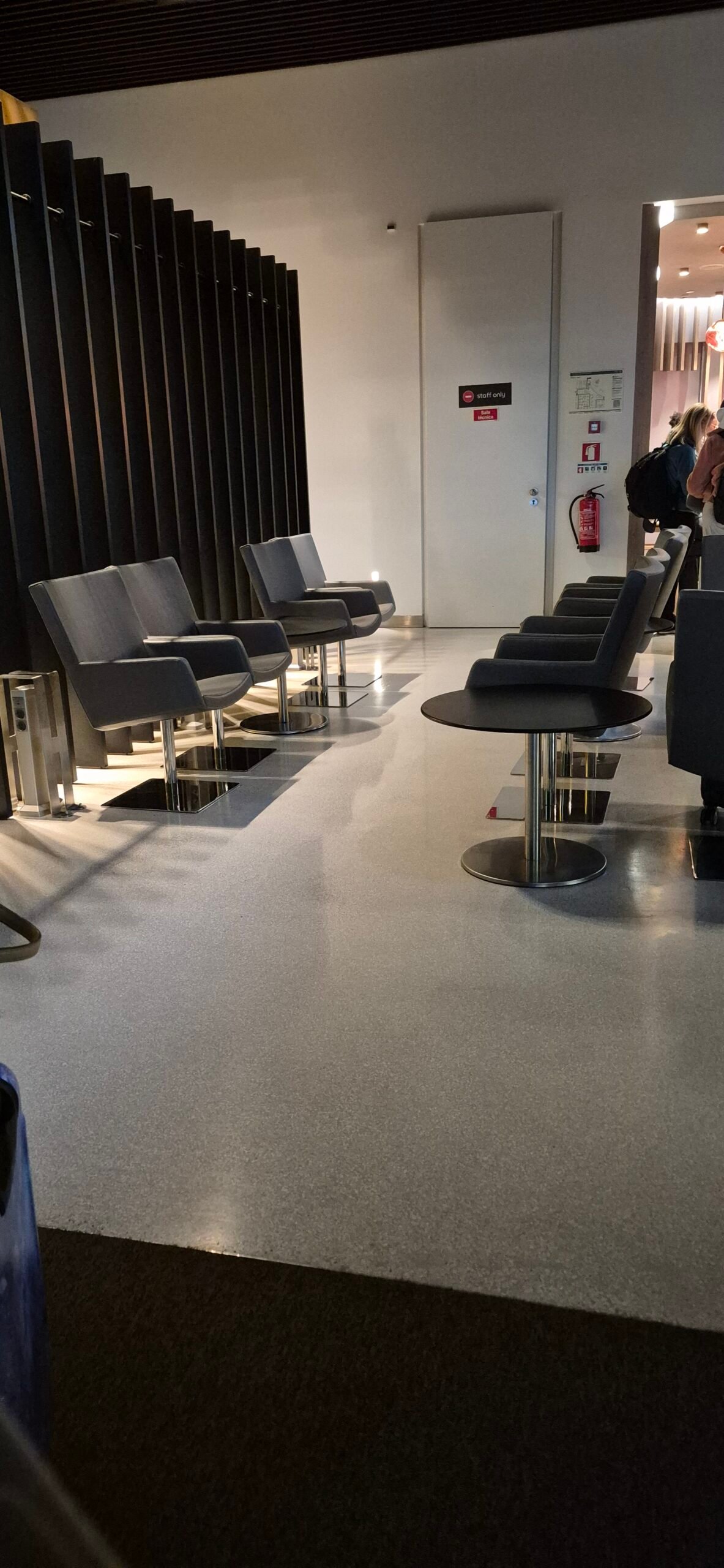 1000647453-2-scaled Review completo ANA Lounge Lisboa: horários, localização, quem pode acessar, Vale à pena? Destaque Milhas e Emissões SALAS VIP Viagem e Destinos