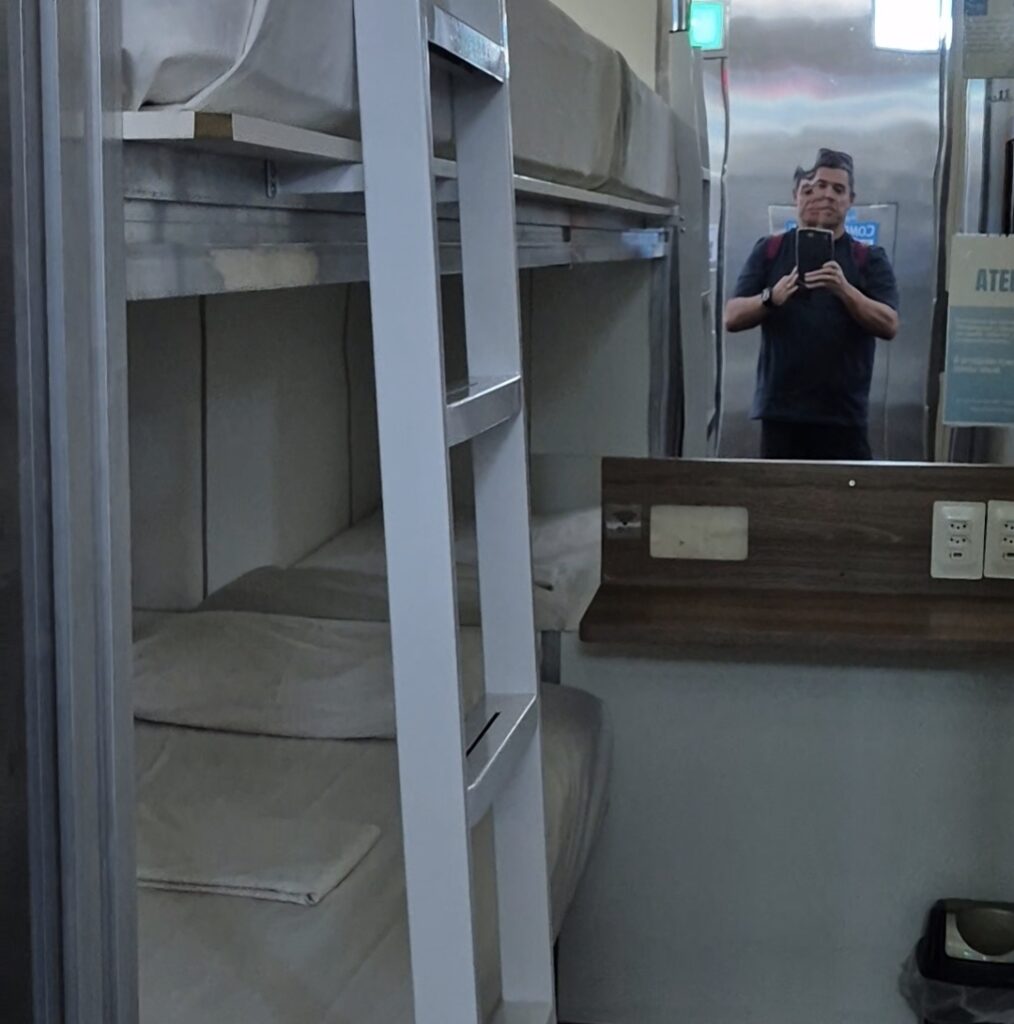 1000671812-1014x1024 Dormir de graça no Aeroporto: Siesta Box, guia completo e dicas para sua conexão ou espera de Voo ser mais tranquila Cartões e Bancos Destaque SALAS VIP