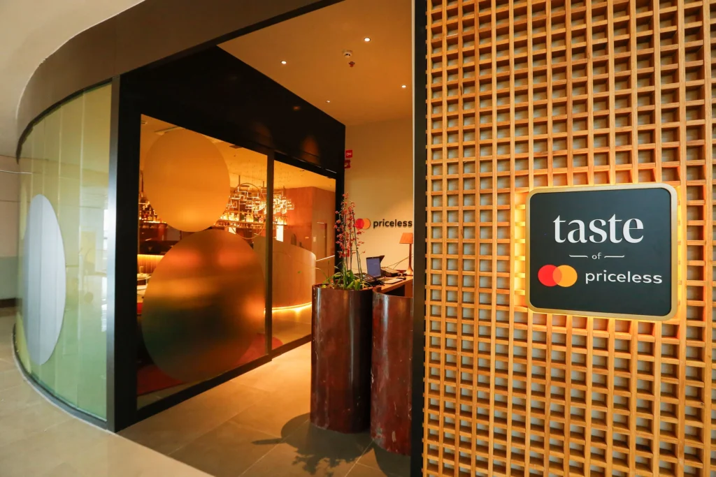 TASTE-OF-PRICELESS-1024x683 Itaú estreia cartão Private World Legend com até 7 pontos por dólar, e o THE ONE? Cartões e Bancos Destaque SALAS VIP