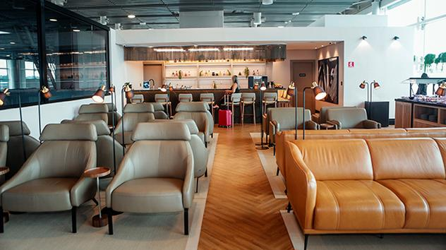 The-Pier-Wlounge-c6-sala-vip Review Completo C6 Carbon: Salas Vip DragonPass e LoungeKey ilimitadas, 3,5 pontos, Átomos e TAP Cartões e Bancos Destaque Mastercard Black Milhas e Emissões SALAS VIP W Lounge